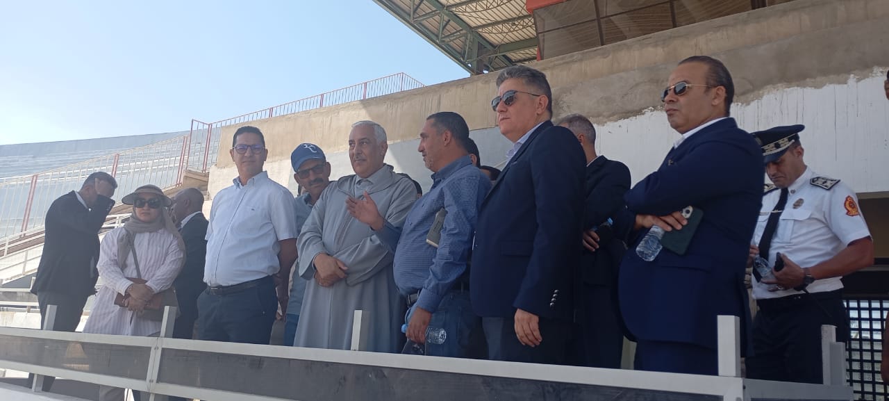 عامل مكناس يواكب عملية الإصلاح والترميم للملعب الشرفي ويدعو الى توجيه رسالة شكر الى رئيس الجامعة الملكية لكرة القدم عامل مكناس يواكب عملية الإصلاح والترميم للملعب الشرفي ويدعو الى توجيه رسالة شكر الى رئيس الجامعة الملكية لكرة القدم