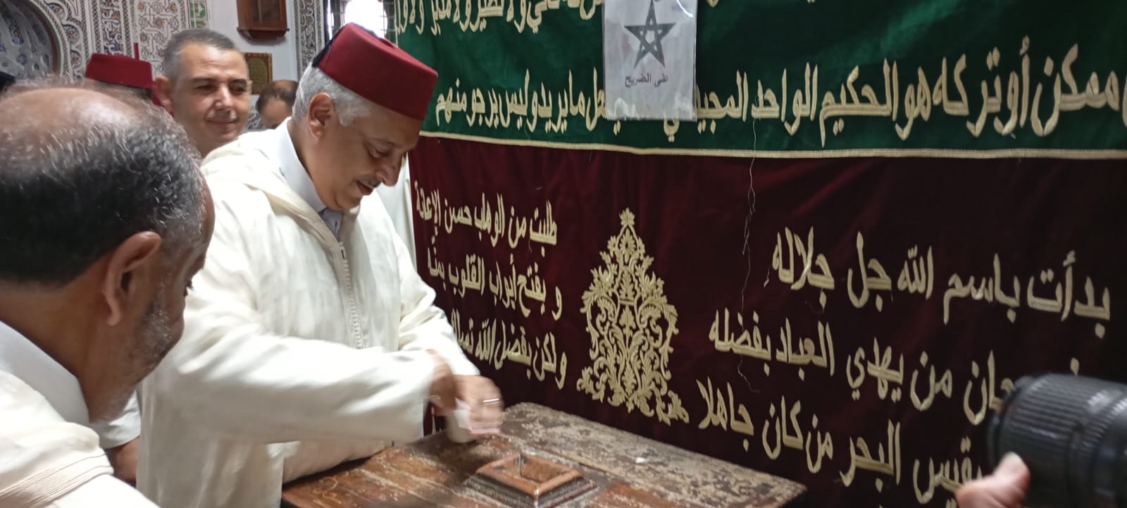 بمناسبة ذكرى المولد النبوي الشريف إحياء حفل ديني بضريح الشيخ الكامل بمكناس بمناسبة ذكرى المولد النبوي الشريف إحياء حفل ديني بضريح الشيخ الكامل بمكناس