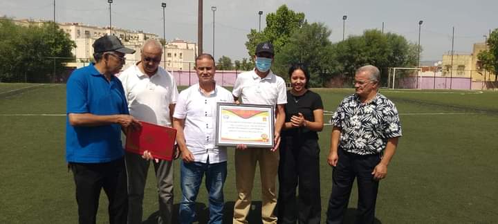 جمعية المدينة للصحافة والإعلام وجمعية النجوم لتكوين الشباب تنظمان حفل تكريم للمحتفى به حميد لزعر الملقب ب ولد لالى عائشة جمعية المدينة للصحافة والإعلام وجمعية النجوم لتكوين الشباب تنظمان حفل تكريم للمحتفى به حميد لزعر الملقب ب ولد لالى عائشة