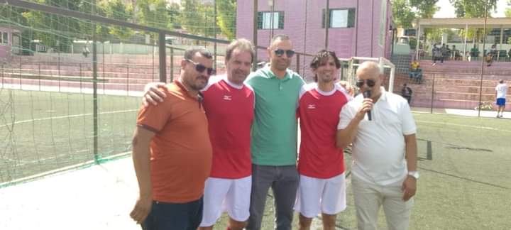 جمعية المدينة للصحافة والإعلام وجمعية النجوم لتكوين الشباب تنظمان حفل تكريم للمحتفى به حميد لزعر الملقب ب ولد لالى عائشة جمعية المدينة للصحافة والإعلام وجمعية النجوم لتكوين الشباب تنظمان حفل تكريم للمحتفى به حميد لزعر الملقب ب ولد لالى عائشة