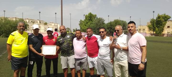 جمعية المدينة للصحافة والإعلام وجمعية النجوم لتكوين الشباب تنظمان حفل تكريم للمحتفى به حميد لزعر الملقب ب ولد لالى عائشة جمعية المدينة للصحافة والإعلام وجمعية النجوم لتكوين الشباب تنظمان حفل تكريم للمحتفى به حميد لزعر الملقب ب ولد لالى عائشة