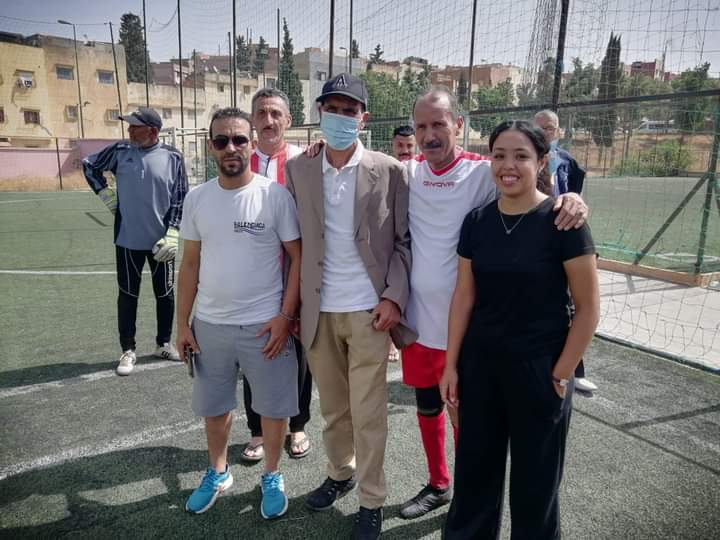 جمعية المدينة للصحافة والإعلام وجمعية النجوم لتكوين الشباب تنظمان حفل تكريم للمحتفى به حميد لزعر الملقب ب ولد لالى عائشة جمعية المدينة للصحافة والإعلام وجمعية النجوم لتكوين الشباب تنظمان حفل تكريم للمحتفى به حميد لزعر الملقب ب ولد لالى عائشة