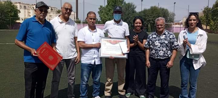 جمعية المدينة للصحافة والإعلام وجمعية النجوم لتكوين الشباب تنظمان حفل تكريم للمحتفى به حميد لزعر الملقب ب ولد لالى عائشة جمعية المدينة للصحافة والإعلام وجمعية النجوم لتكوين الشباب تنظمان حفل تكريم للمحتفى به حميد لزعر الملقب ب ولد لالى عائشة