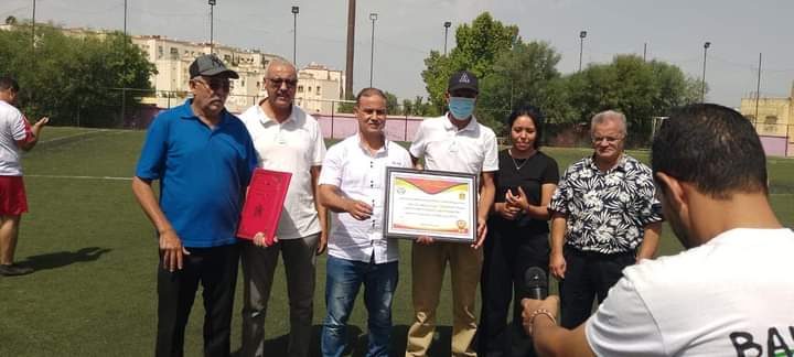 جمعية المدينة للصحافة والإعلام وجمعية النجوم لتكوين الشباب تنظمان حفل تكريم للمحتفى به حميد لزعر الملقب ب ولد لالى عائشة جمعية المدينة للصحافة والإعلام وجمعية النجوم لتكوين الشباب تنظمان حفل تكريم للمحتفى به حميد لزعر الملقب ب ولد لالى عائشة