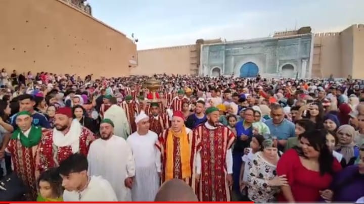 الملتقى الثالث للأيام الروحية والثقافية والفنية لأهل قصبة هدراش بمكناس، يدعو لتطوير موسم الهادي بنعيسى والارتقاء به الى مهرجان وطني الملتقى الثالث للأيام الروحية والثقافية والفنية لأهل قصبة هدراش بمكناس، يدعو لتطوير موسم الهادي بنعيسى والارتقاء به الى مهرجان وطني