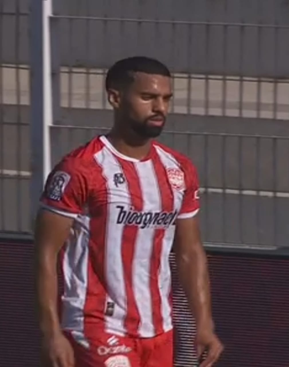 أول هزيمة للكوديم في البطولة الاحترافية إنوي. أول هزيمة للكوديم في البطولة الاحترافية إنوي.