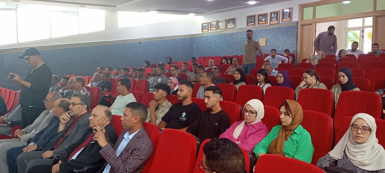 مع  انطلاق موسم التكوين  بالمعهد المتخصص في فنون  الصناعة التقليدية بمكناس  توقيع اتفاقية تعاون مع منظمة اليونيسكو للحفاظ على حرفة صناعة الخزف المكناسي