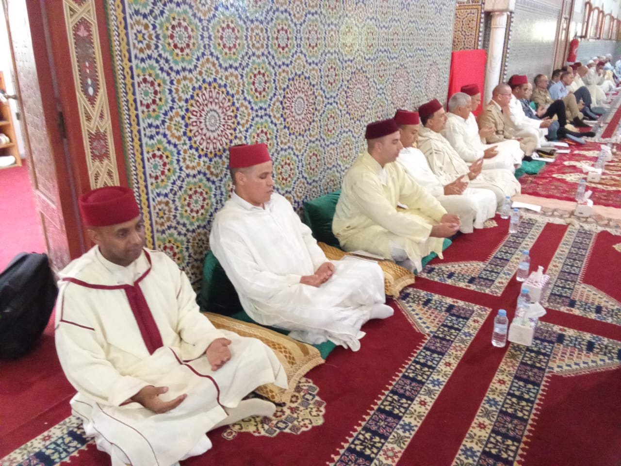 الكاتب العام لعمالة مكناس يترأس حفلا دينيا إحياء الذكرى الـ 26 لوفاة المغفور له جلالة الحسن الثاني قدس الله روحه الكاتب العام لعمالة مكناس يترأس حفلا دينيا إحياء الذكرى الـ 26 لوفاة المغفور له جلالة الحسن الثاني قدس الله روحه