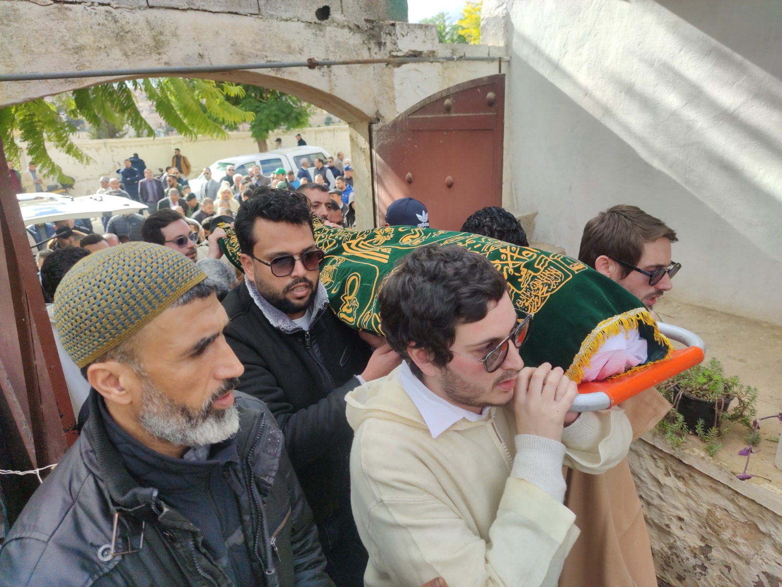 جواد الشامي يودع أهل مكناس في جنازة التأمت فيها كل أطياف القوى الحية وطنيا ومحليا جواد الشامي يودع أهل مكناس في جنازة التأمت فيها كل أطياف القوى الحية وطنيا ومحليا