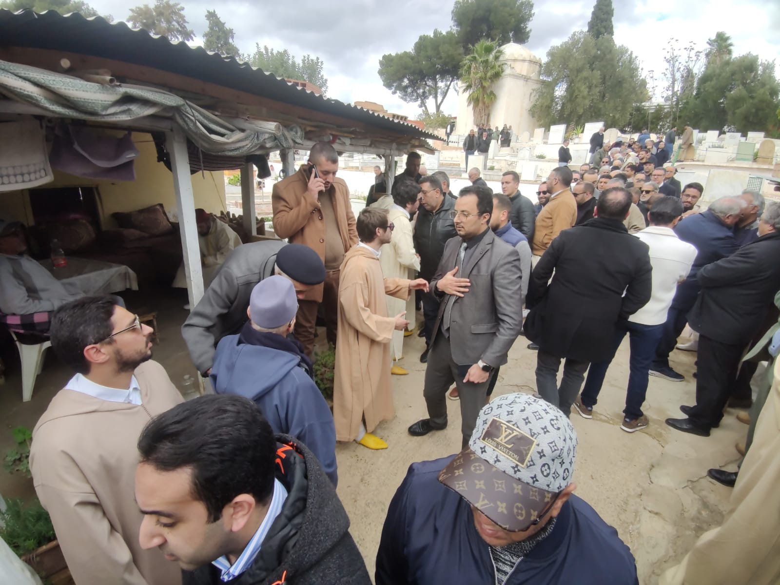 جواد الشامي يودع أهل مكناس في جنازة التأمت فيها كل أطياف القوى الحية وطنيا ومحليا جواد الشامي يودع أهل مكناس في جنازة التأمت فيها كل أطياف القوى الحية وطنيا ومحليا