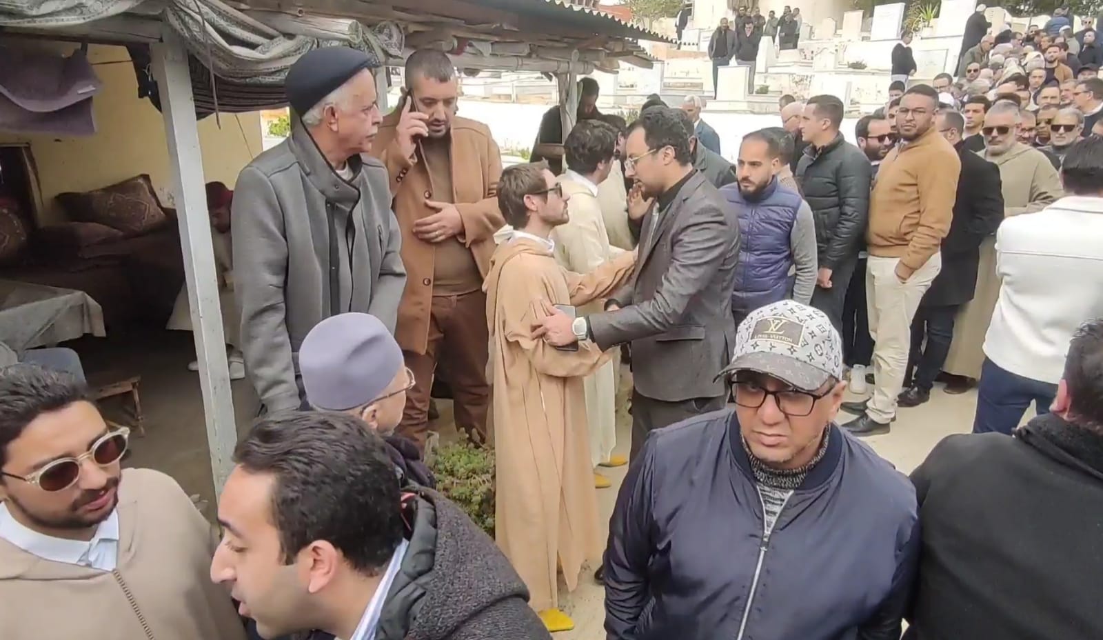 جواد الشامي يودع أهل مكناس في جنازة التأمت فيها كل أطياف القوى الحية وطنيا ومحليا جواد الشامي يودع أهل مكناس في جنازة التأمت فيها كل أطياف القوى الحية وطنيا ومحليا