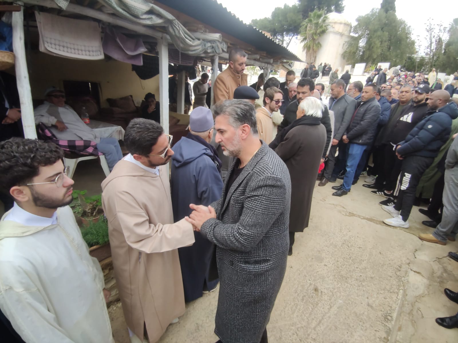 جواد الشامي يودع أهل مكناس في جنازة التأمت فيها كل أطياف القوى الحية وطنيا ومحليا جواد الشامي يودع أهل مكناس في جنازة التأمت فيها كل أطياف القوى الحية وطنيا ومحليا