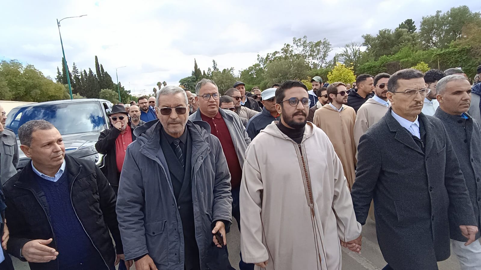 جواد الشامي يودع أهل مكناس في جنازة التأمت فيها كل أطياف القوى الحية وطنيا ومحليا جواد الشامي يودع أهل مكناس في جنازة التأمت فيها كل أطياف القوى الحية وطنيا ومحليا