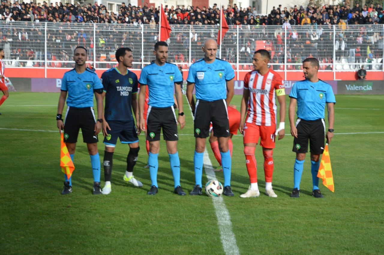 النادي المكناسي يفوز على اتحاد طنجة صحبة مدربه الجديد جريندو النادي المكناسي يفوز على اتحاد طنجة صحبة مدربه الجديد جريندو