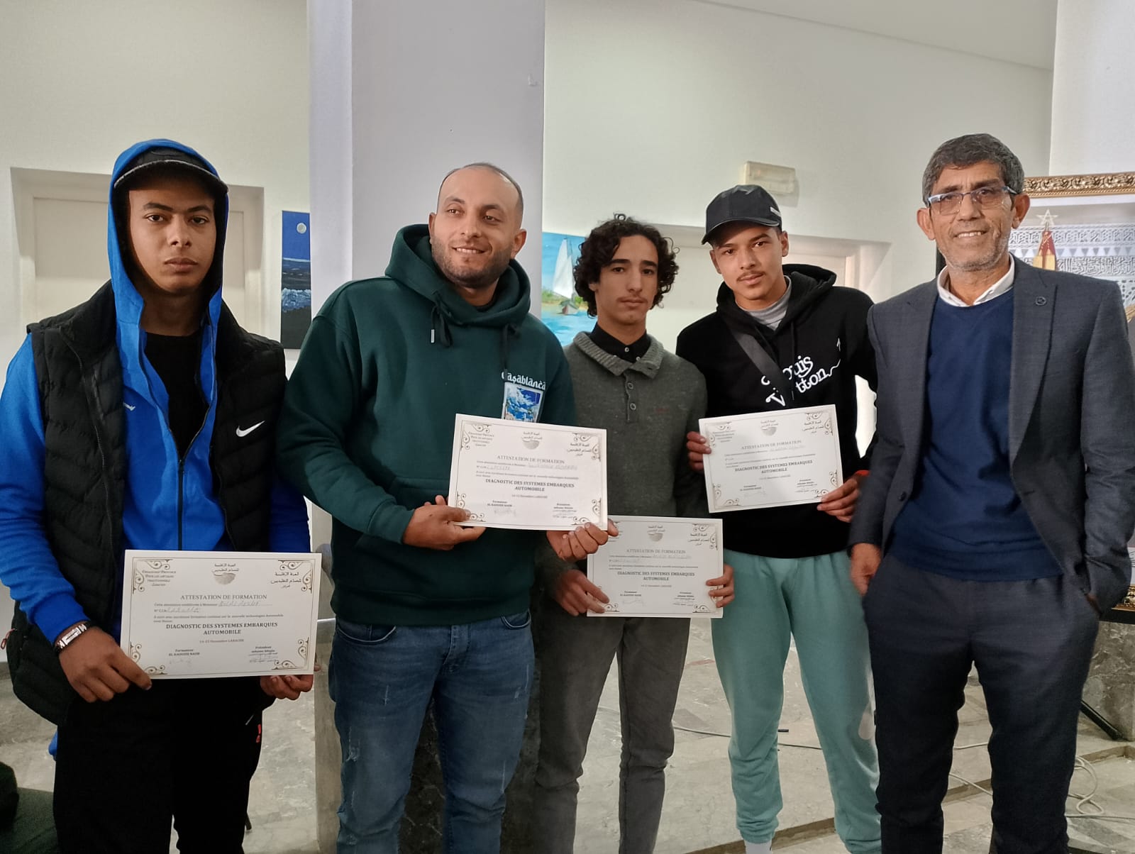 توزيع شواهد الدورة التكوينية المتخصصة في تشخيص أعطاب السيارات بالحاسوب توزيع شواهد الدورة التكوينية المتخصصة في تشخيص أعطاب السيارات بالحاسوب