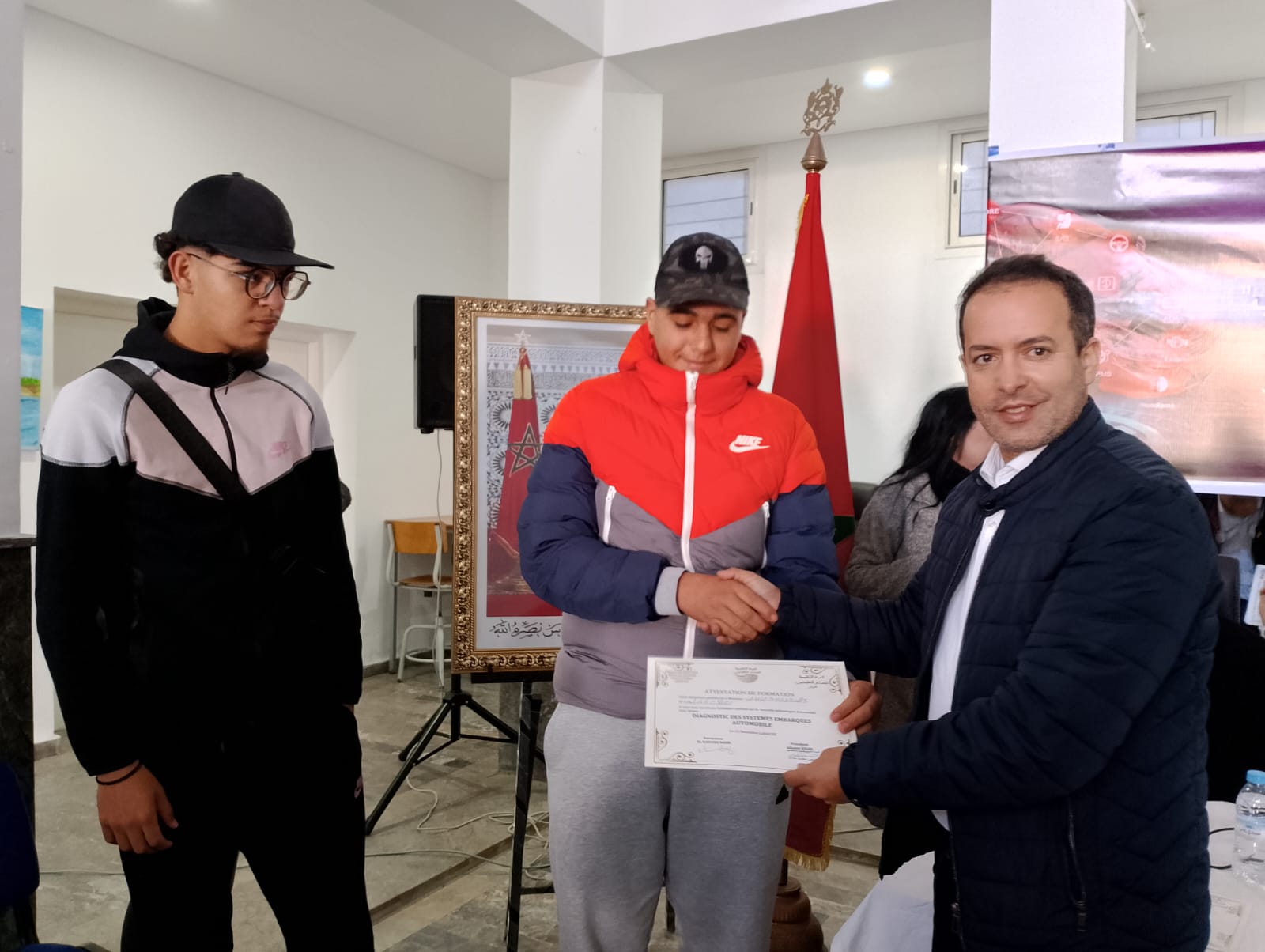 توزيع شواهد الدورة التكوينية المتخصصة في تشخيص أعطاب السيارات بالحاسوب توزيع شواهد الدورة التكوينية المتخصصة في تشخيص أعطاب السيارات بالحاسوب