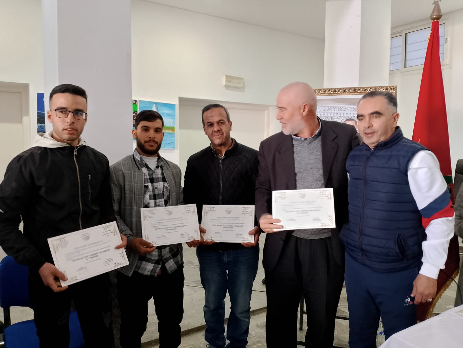 توزيع شواهد الدورة التكوينية المتخصصة في تشخيص أعطاب السيارات بالحاسوب توزيع شواهد الدورة التكوينية المتخصصة في تشخيص أعطاب السيارات بالحاسوب