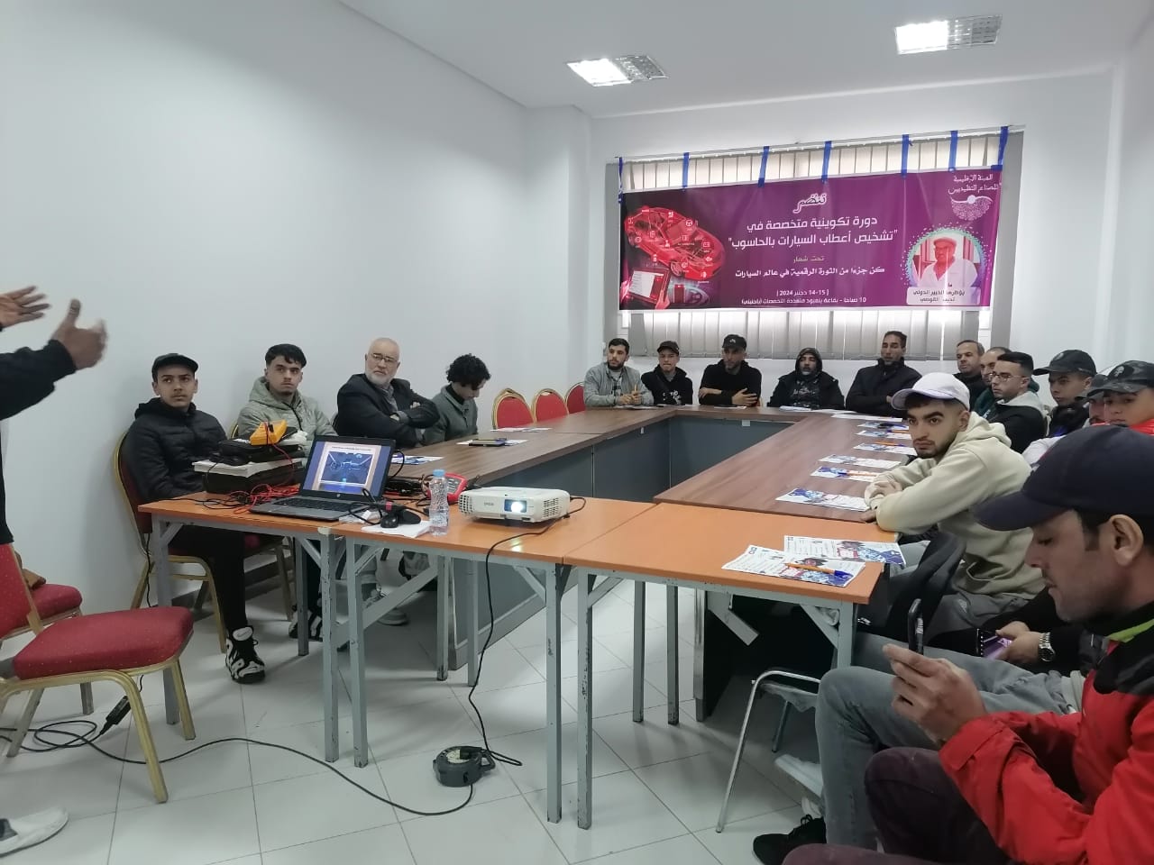 توزيع شواهد الدورة التكوينية المتخصصة في تشخيص أعطاب السيارات بالحاسوب توزيع شواهد الدورة التكوينية المتخصصة في تشخيص أعطاب السيارات بالحاسوب