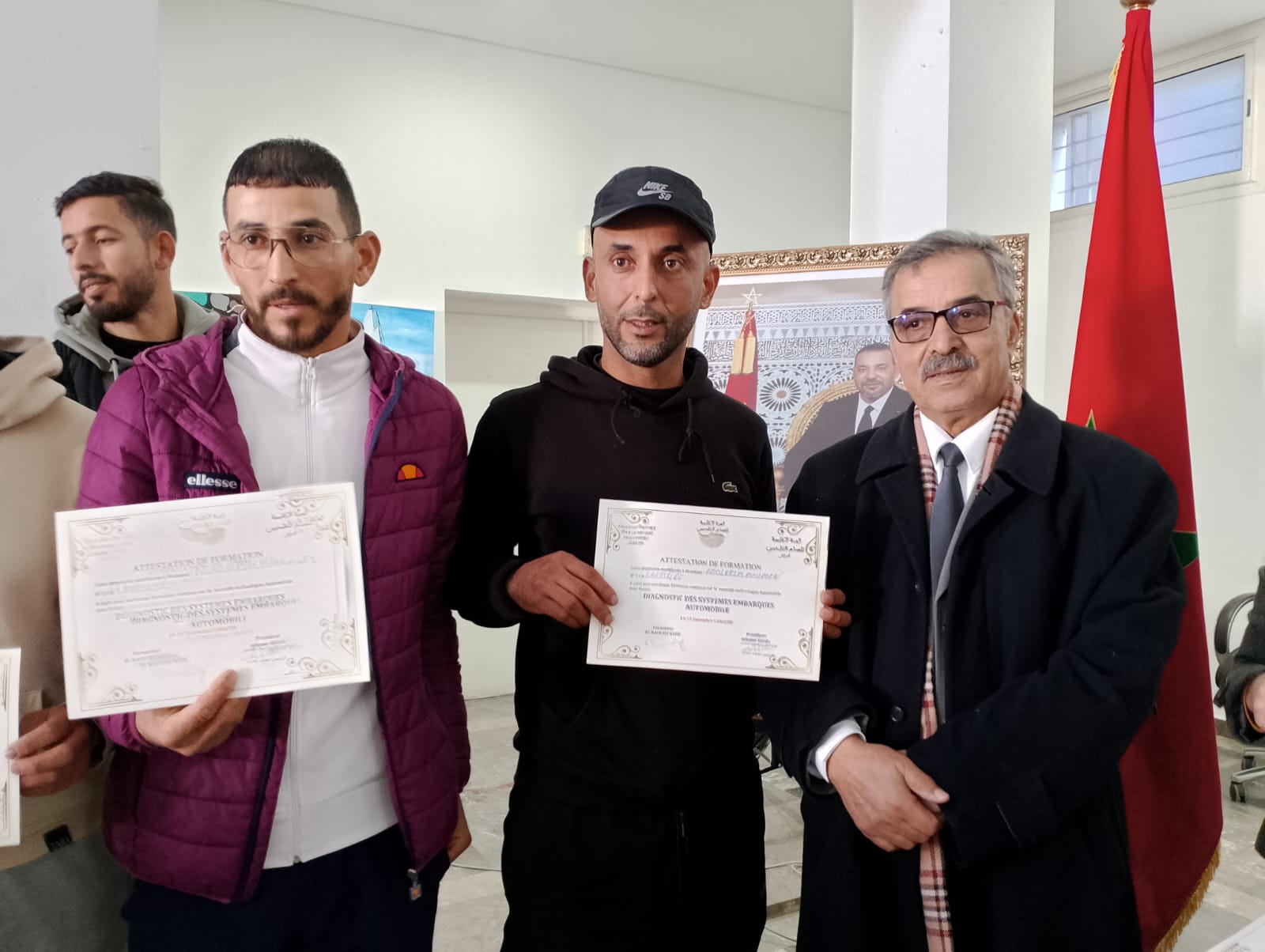 توزيع شواهد الدورة التكوينية المتخصصة في تشخيص أعطاب السيارات بالحاسوب توزيع شواهد الدورة التكوينية المتخصصة في تشخيص أعطاب السيارات بالحاسوب