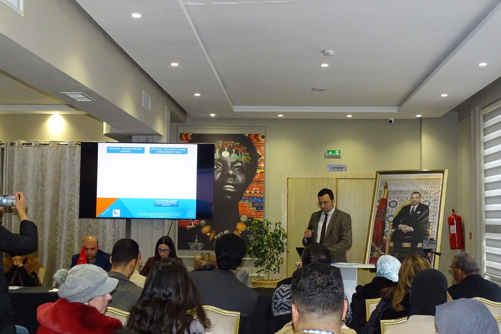 في لقاء دراسي لهيئة المتصرفين والأطر الإدارية لحزب التجمع الوطني للأحرار بمكناس... خبراء واقتصاديون يناقشون آفاق تنزيل قانون المالية 2025 بمكناس في لقاء دراسي لهيئة المتصرفين والأطر الإدارية لحزب التجمع الوطني للأحرار بمكناس... خبراء واقتصاديون يناقشون آفاق تنزيل قانون المالية 2025 بمكناس