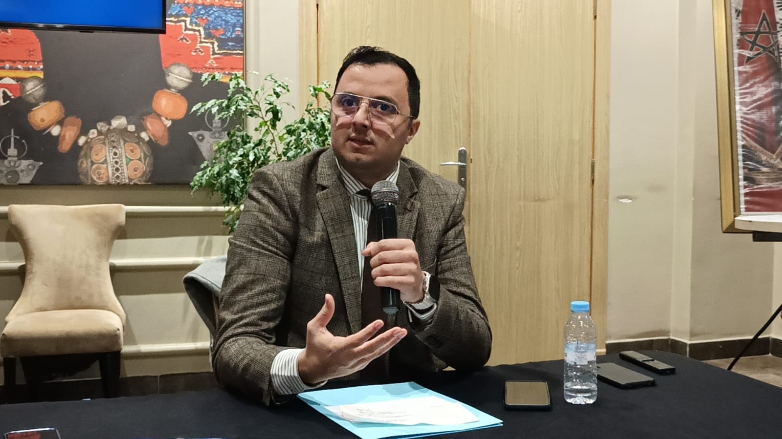 في لقاء دراسي لهيئة المتصرفين والأطر الإدارية لحزب التجمع الوطني للأحرار بمكناس... خبراء واقتصاديون يناقشون آفاق تنزيل قانون المالية 2025 بمكناس في لقاء دراسي لهيئة المتصرفين والأطر الإدارية لحزب التجمع الوطني للأحرار بمكناس... خبراء واقتصاديون يناقشون آفاق تنزيل قانون المالية 2025 بمكناس