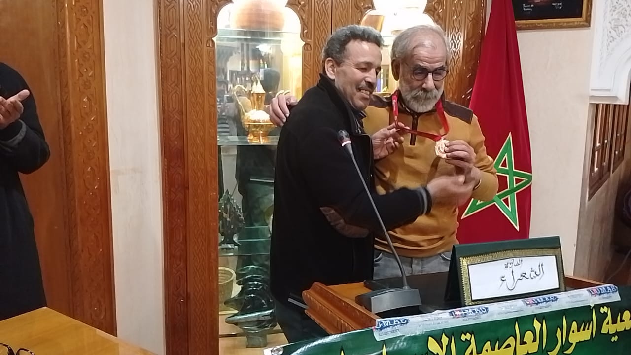 جمعية أسوار العاصمة الإسماعيلية بمكناس تنظم أمسية شعرية احتفاء باليوم العالمي للغة العربية. جمعية أسوار العاصمة الإسماعيلية بمكناس تنظم أمسية شعرية احتفاء باليوم العالمي للغة العربية.