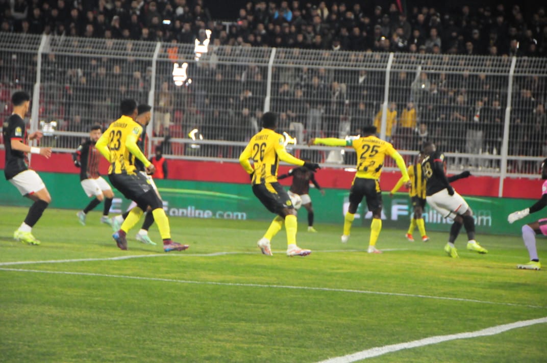 بالملعب الشرفي بمكناس لجيش الملكي يفوز على مانيما الكونغولي ويعزز موقعه في الصدارة بالملعب الشرفي بمكناس لجيش الملكي يفوز على مانيما الكونغولي ويعزز موقعه في الصدارة