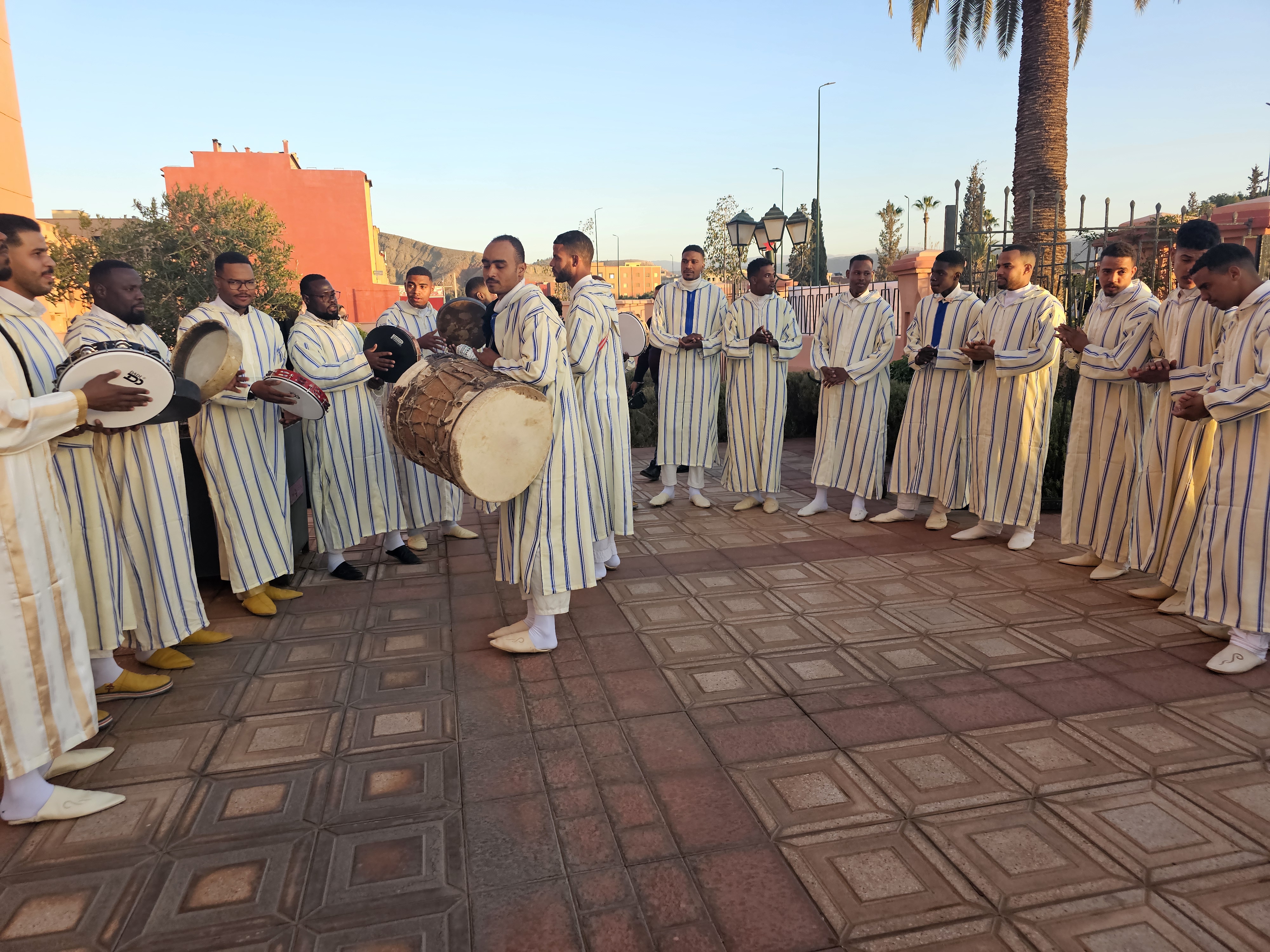 دار الشعر بمراكش تحتفي بالسنة الأمازيغية الجديدة(2975) في مدينة آيت اورير  آيت صالح وصفية وامدجار وبوترفاس في ضيافة 