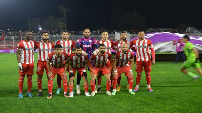 تقنية (الفار/ VAR) تنصف النادي الرياضي المكناسي في نتيجة انتصاره على المغرب التطواني بحصة (1-0). تقنية (الفار/ VAR) تنصف النادي الرياضي المكناسي في نتيجة انتصاره على المغرب التطواني بحصة (1-0).