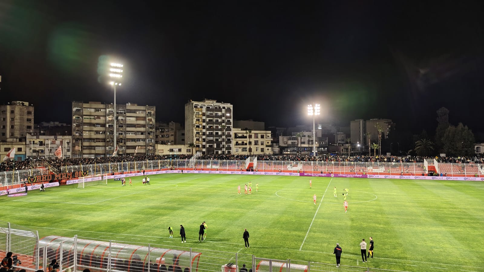 تقنية (الفار/ VAR) تنصف النادي الرياضي المكناسي في نتيجة انتصاره على المغرب التطواني بحصة (1-0). تقنية (الفار/ VAR) تنصف النادي الرياضي المكناسي في نتيجة انتصاره على المغرب التطواني بحصة (1-0).