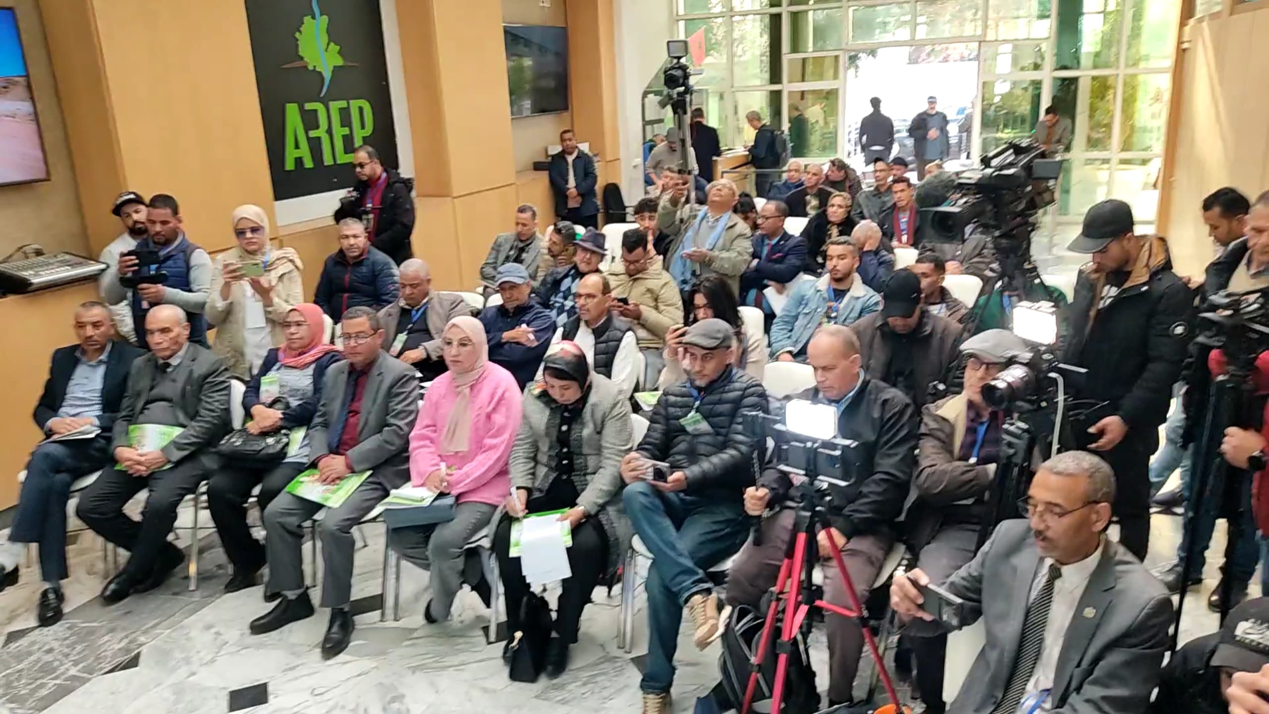 مكناس تحتضن الدورة 4 للمعرض الجهوي لمنتجات الاقتصاد الاجتماعي والتضامني من 31 يناير الى 7 فبراير 2025 مكناس تحتضن الدورة 4 للمعرض الجهوي لمنتجات الاقتصاد الاجتماعي والتضامني من 31 يناير الى 7 فبراير 2025