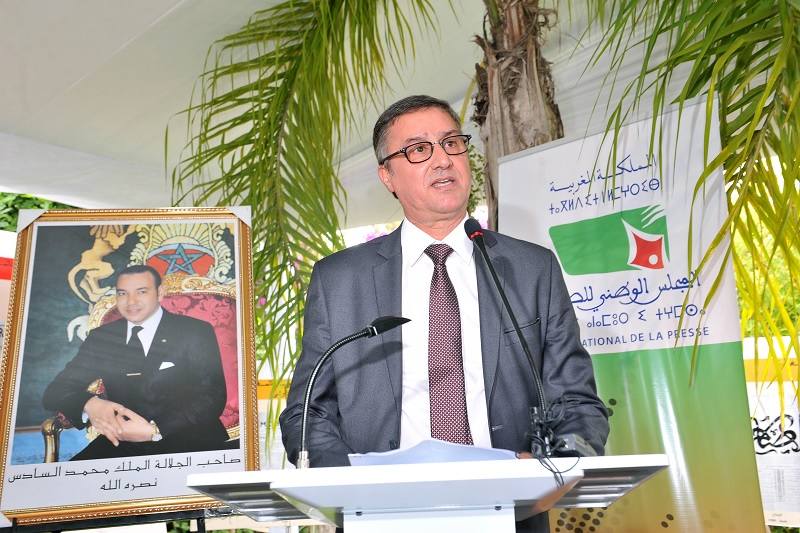 يونس مجاهد يوضح حقيقة الجدل حول بطاقات القطار: لا حرمان للصحافيين وإنما تصحيح للوضع