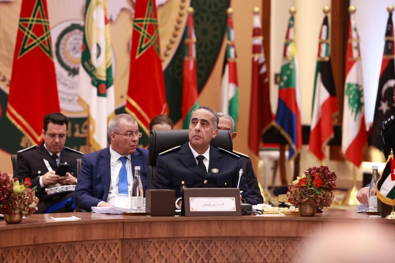 توشيح عبد اللطيف حموشي بوسام الأمير نايف للأمن العربي من الدرجة الأولى. (بلاغ للمديرية العامة للأمن الوطني) توشيح عبد اللطيف حموشي بوسام الأمير نايف للأمن العربي من الدرجة الأولى. (بلاغ للمديرية العامة للأمن الوطني)