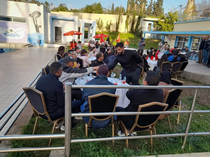 المكتب المديري لجمعية النادي الرياضي المكناسي يكافئ سباحي النادي تقديرا لإنجازاتهم في البطولة الشتوية . المكتب المديري لجمعية النادي الرياضي المكناسي يكافئ سباحي النادي تقديرا لإنجازاتهم في البطولة الشتوية .