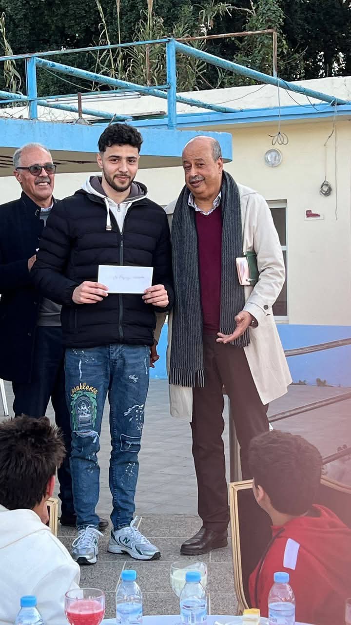 المكتب المديري لجمعية النادي الرياضي المكناسي يكافئ سباحي النادي تقديرا لإنجازاتهم في البطولة الشتوية . المكتب المديري لجمعية النادي الرياضي المكناسي يكافئ سباحي النادي تقديرا لإنجازاتهم في البطولة الشتوية .