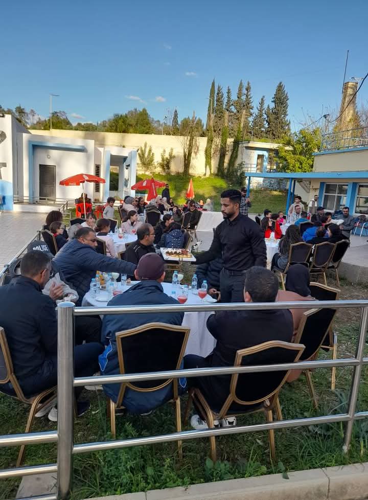 المكتب المديري لجمعية النادي الرياضي المكناسي يكافئ سباحي النادي تقديرا لإنجازاتهم في البطولة الشتوية . المكتب المديري لجمعية النادي الرياضي المكناسي يكافئ سباحي النادي تقديرا لإنجازاتهم في البطولة الشتوية .