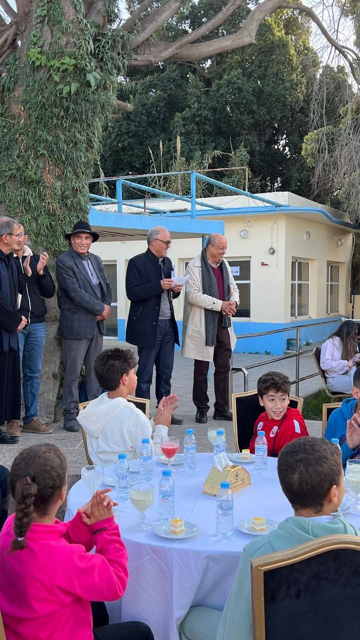 المكتب المديري لجمعية النادي الرياضي المكناسي يكافئ سباحي النادي تقديرا لإنجازاتهم في البطولة الشتوية . المكتب المديري لجمعية النادي الرياضي المكناسي يكافئ سباحي النادي تقديرا لإنجازاتهم في البطولة الشتوية .