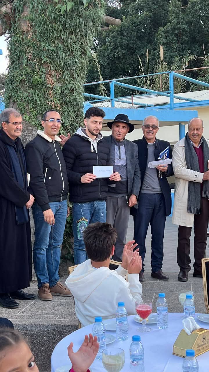 المكتب المديري لجمعية النادي الرياضي المكناسي يكافئ سباحي النادي تقديرا لإنجازاتهم في البطولة الشتوية . المكتب المديري لجمعية النادي الرياضي المكناسي يكافئ سباحي النادي تقديرا لإنجازاتهم في البطولة الشتوية .