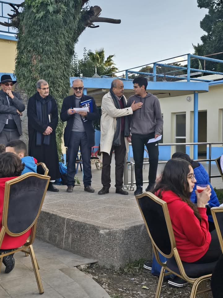 المكتب المديري لجمعية النادي الرياضي المكناسي يكافئ سباحي النادي تقديرا لإنجازاتهم في البطولة الشتوية . المكتب المديري لجمعية النادي الرياضي المكناسي يكافئ سباحي النادي تقديرا لإنجازاتهم في البطولة الشتوية .