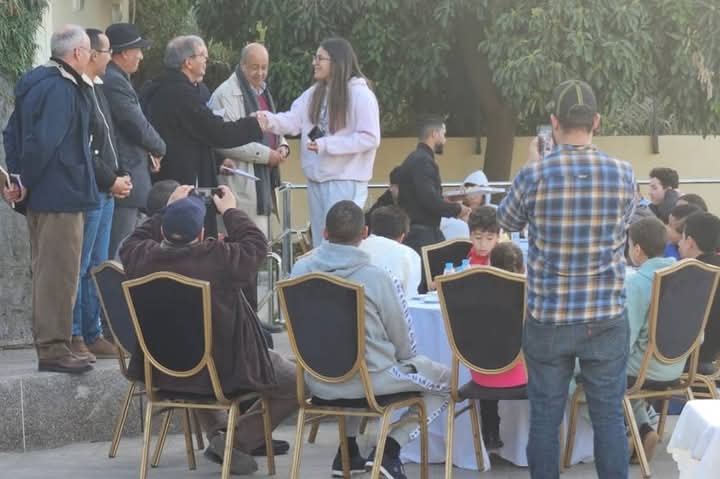 المكتب المديري لجمعية النادي الرياضي المكناسي يكافئ سباحي النادي تقديرا لإنجازاتهم في البطولة الشتوية . المكتب المديري لجمعية النادي الرياضي المكناسي يكافئ سباحي النادي تقديرا لإنجازاتهم في البطولة الشتوية .