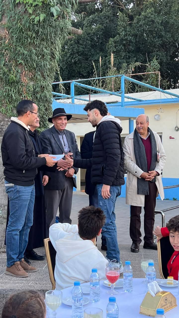 المكتب المديري لجمعية النادي الرياضي المكناسي يكافئ سباحي النادي تقديرا لإنجازاتهم في البطولة الشتوية . المكتب المديري لجمعية النادي الرياضي المكناسي يكافئ سباحي النادي تقديرا لإنجازاتهم في البطولة الشتوية .