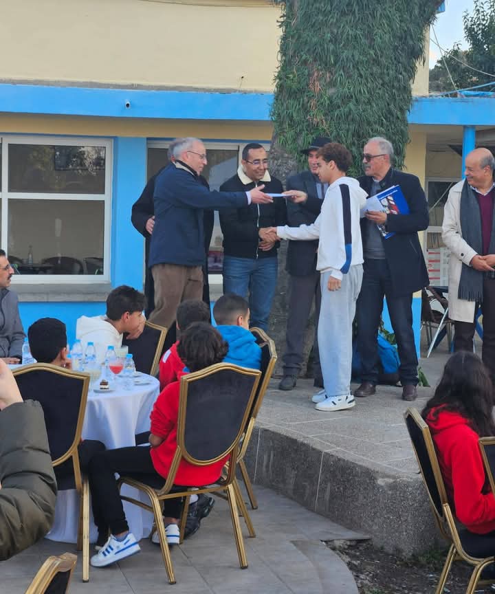 المكتب المديري لجمعية النادي الرياضي المكناسي يكافئ سباحي النادي تقديرا لإنجازاتهم في البطولة الشتوية . المكتب المديري لجمعية النادي الرياضي المكناسي يكافئ سباحي النادي تقديرا لإنجازاتهم في البطولة الشتوية .