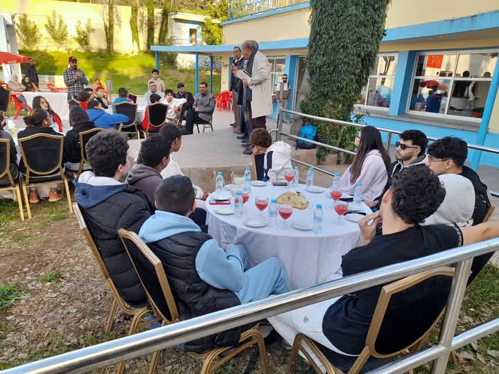 المكتب المديري لجمعية النادي الرياضي المكناسي يكافئ سباحي النادي تقديرا لإنجازاتهم في البطولة الشتوية . المكتب المديري لجمعية النادي الرياضي المكناسي يكافئ سباحي النادي تقديرا لإنجازاتهم في البطولة الشتوية .