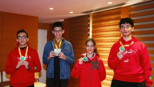 منظمة (الألكسو) .. تتويج التلاميذ المغاربة الفائزين في الدورة الثانية للبطولة العربية لألعاب الرياضيات والمنطق منظمة (الألكسو) .. تتويج التلاميذ المغاربة الفائزين في الدورة الثانية للبطولة العربية لألعاب الرياضيات والمنطق