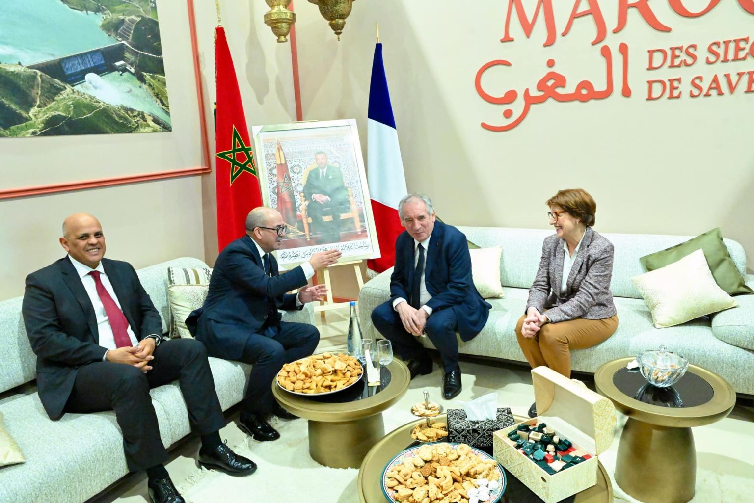 الوزير الأول الفرنسي يزور الجناح المغربي في المعرض الدولي للفلاحة بباريس