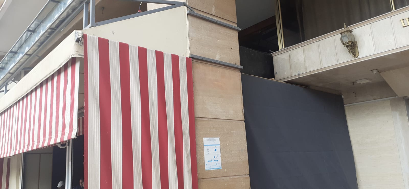 صاحب مقهى سلمانكا فوق القانون بناء فوق الرصيف بالاسمنت والياجور والرخام وسلطات المقاطعة العاشرة لم تحرك ساكنا