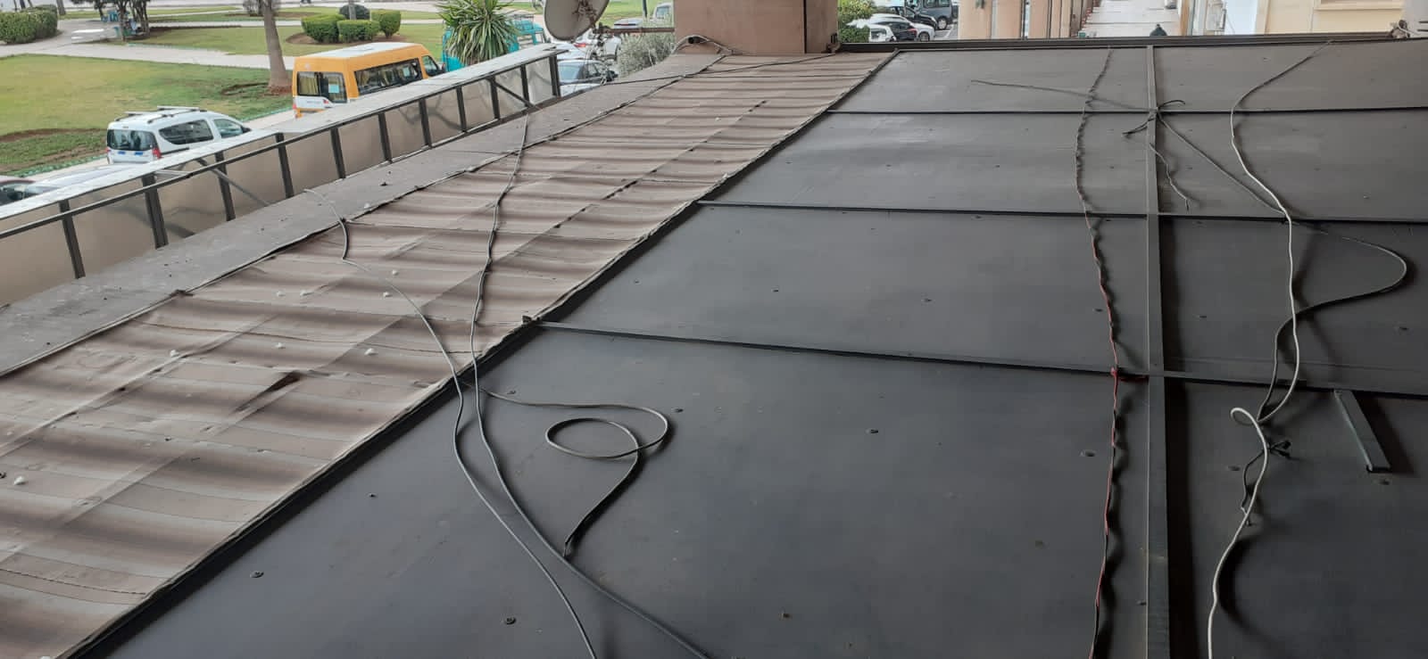 إقامة بالمدينة الجديدة تتواجد بساحة الوحدة الإفريقية تشتكي من مقهى تحتل عموم ممر الراجلين. إقامة بالمدينة الجديدة تتواجد بساحة الوحدة الإفريقية تشتكي من مقهى تحتل عموم ممر الراجلين.