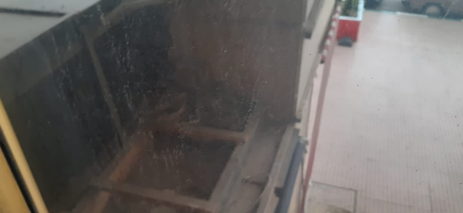 إقامة بالمدينة الجديدة تتواجد بساحة الوحدة الإفريقية تشتكي من مقهى تحتل عموم ممر الراجلين. إقامة بالمدينة الجديدة تتواجد بساحة الوحدة الإفريقية تشتكي من مقهى تحتل عموم ممر الراجلين.