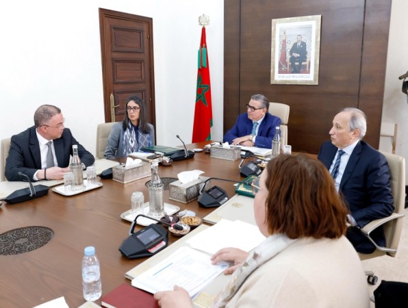 رئيس الحكومة يترأس اجتماع لجنة قيادة تتبع مشاريع الملاعب الرياضية لكأس أمم إفريقيا 2025 وكأس العالم 2030