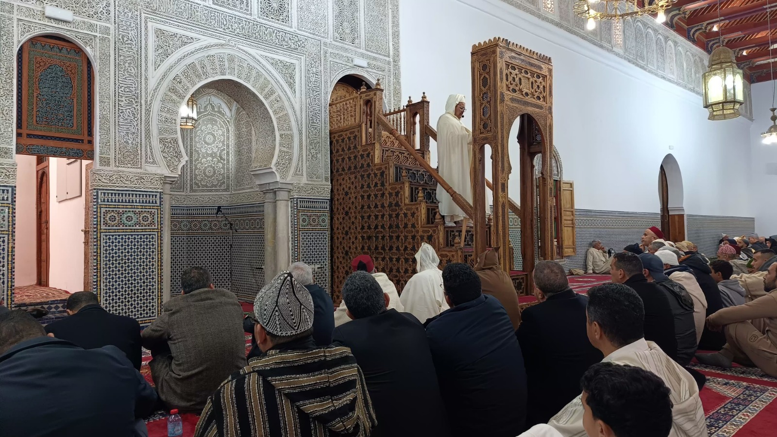 إعادة فتح المسجد الأعظم يبعث السعادة والارتياح لدى ساكنة المدينة العتيقة بمكناس إعادة فتح المسجد الأعظم يبعث السعادة والارتياح لدى ساكنة المدينة العتيقة بمكناس